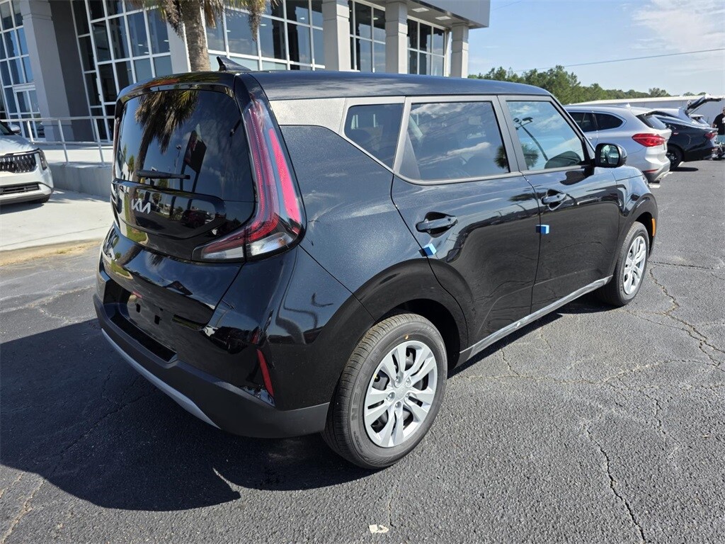 New 2025 Kia Soul LX Hatchback