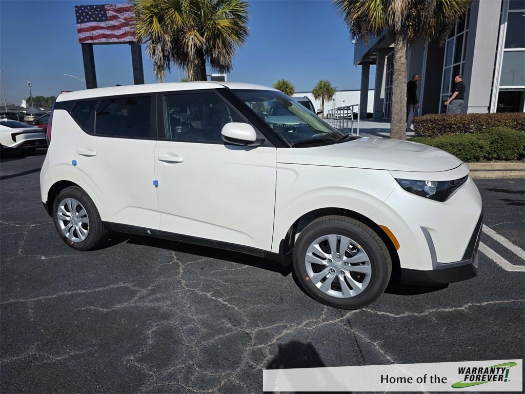2025 Kia Soul LX's photo