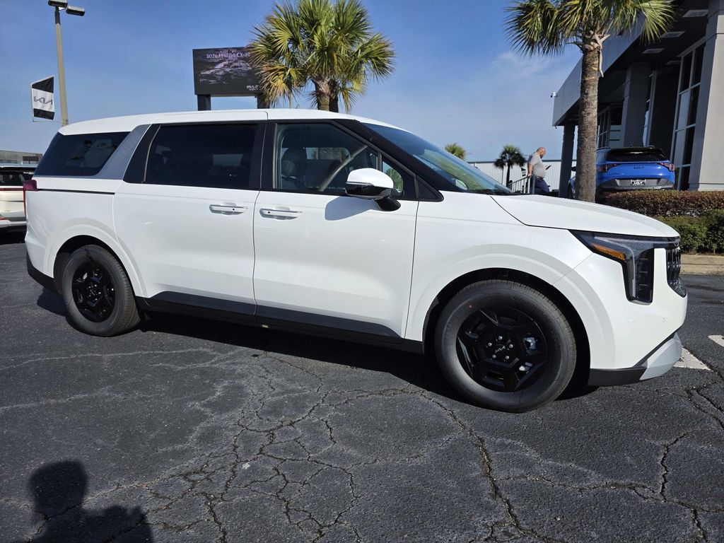 2026 Kia Sedona LX's photo