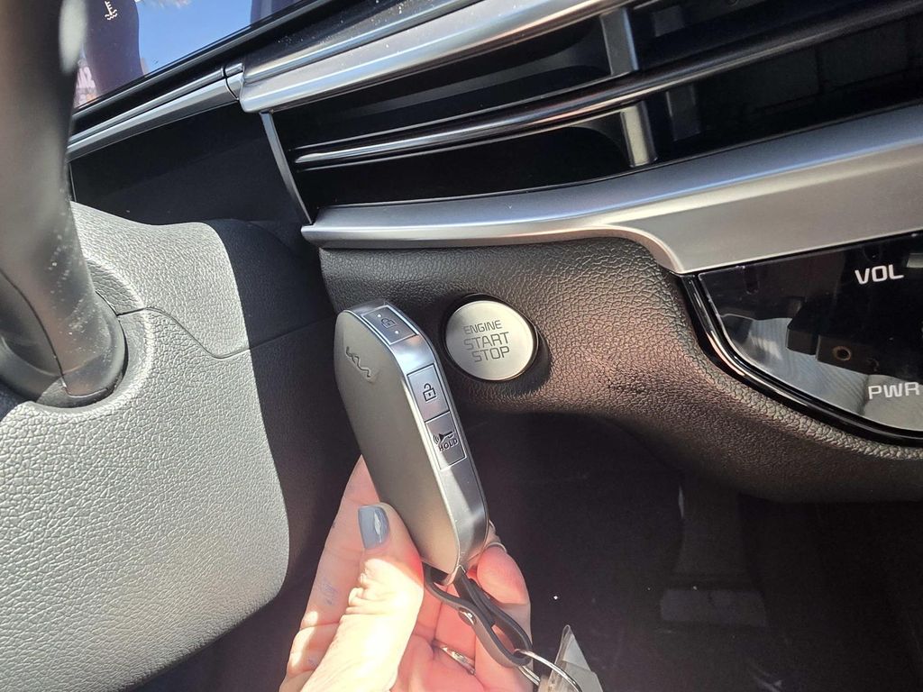 2026 Kia Sorento LX - Photo 14