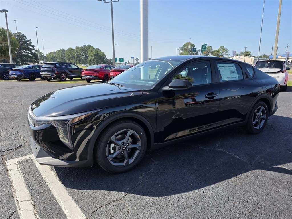 New 2025 Kia K4 LXS Sedan
