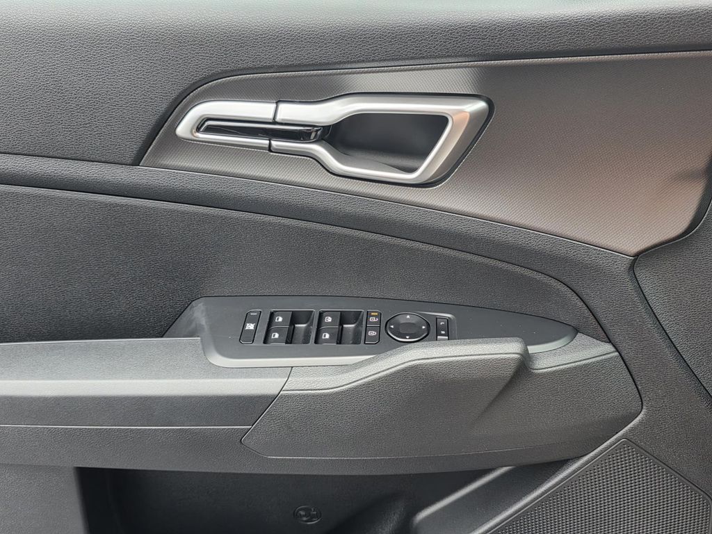2026 Kia Sportage LX - Photo 13