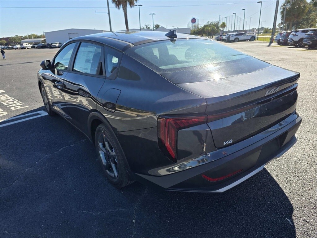 New 2025 Kia K4 LXS Sedan