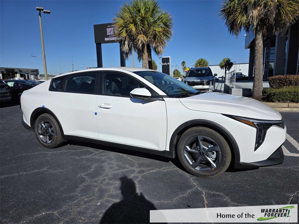 2025 Kia K4 LXS's photo