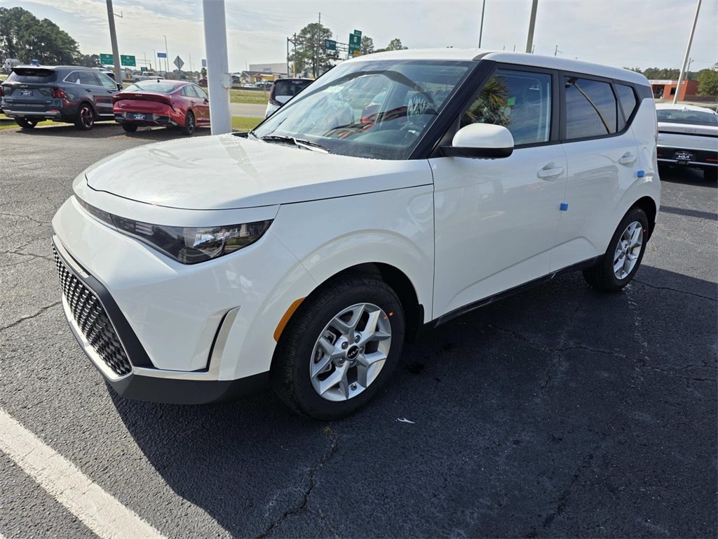 New 2025 Kia Soul LX Hatchback