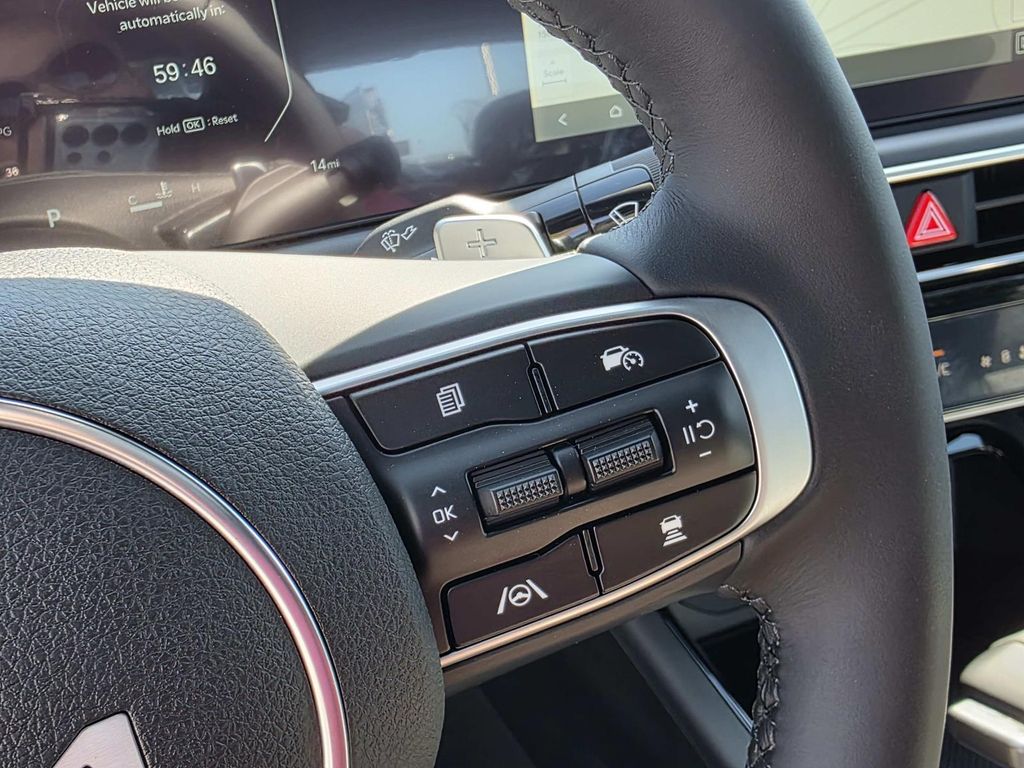 2025 Kia K5 GT - Photo 10