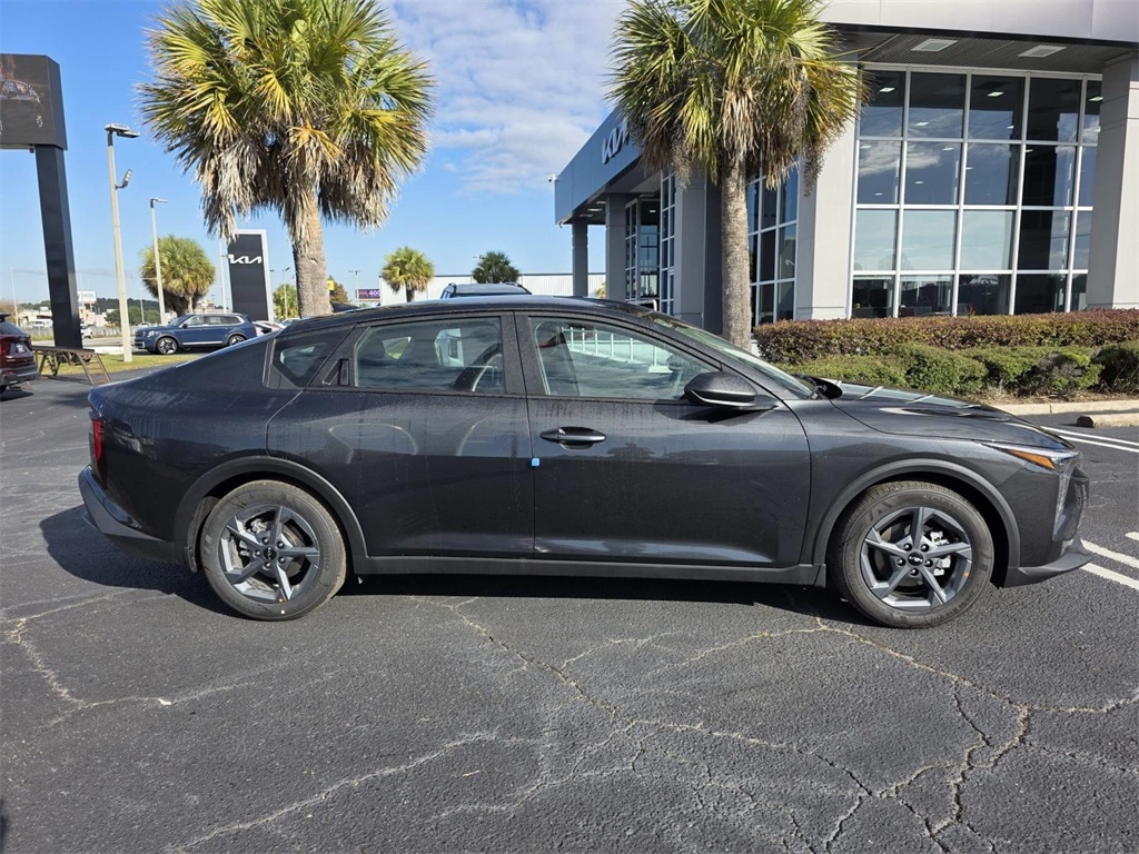 New 2025 Kia K4 LXS Sedan