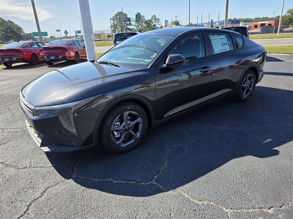 New 2025 Kia K4 LXS Sedan