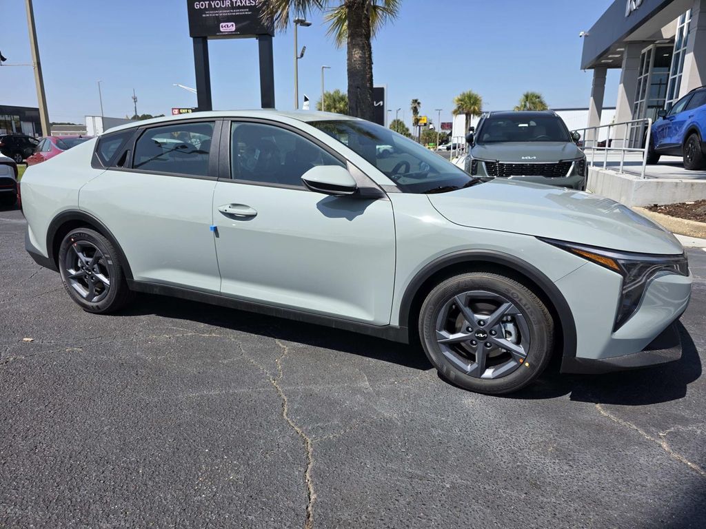 2026 Kia K4 LXS AT's photo