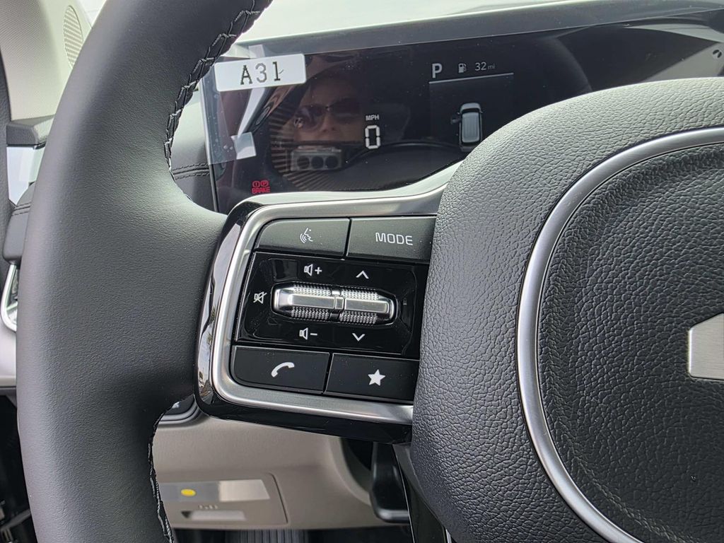 2026 Kia Carnival LXS - Photo 9