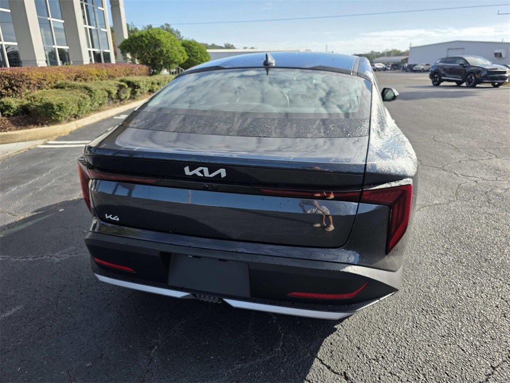 New 2025 Kia K4 LXS Sedan