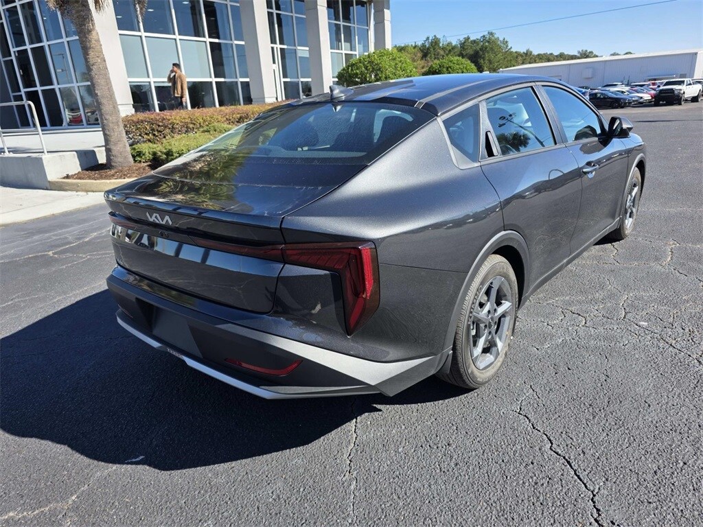 New 2025 Kia K4 LXS Sedan