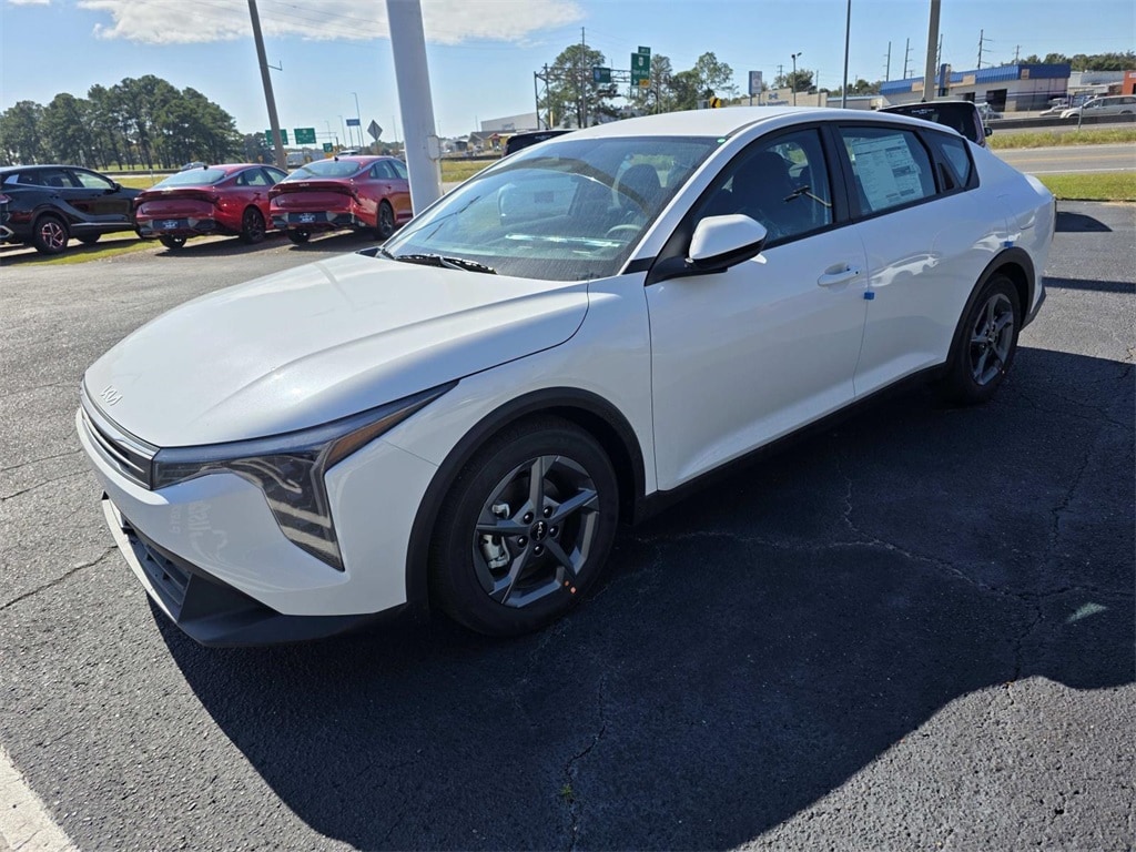 New 2025 Kia K4 LXS Sedan