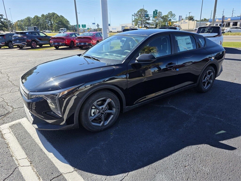 New 2025 Kia K4 LXS Sedan
