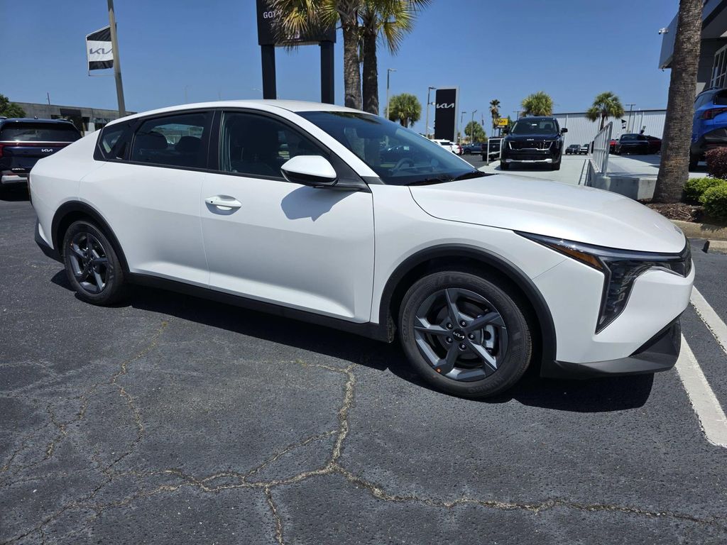 2026 Kia K4 LXS AT's photo