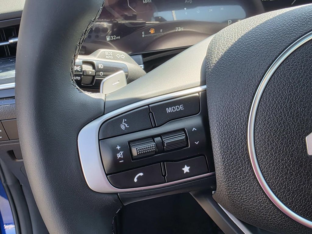 2025 Kia K5 GT - Photo 11