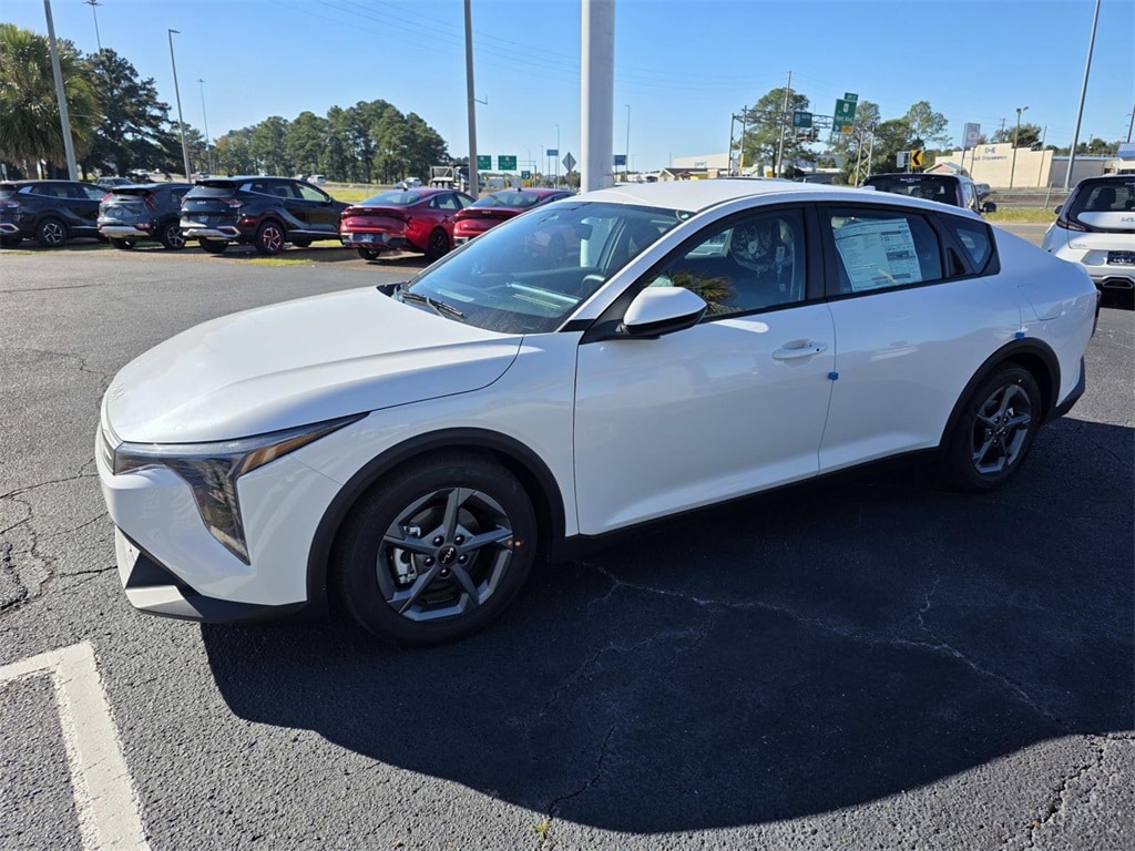New 2025 Kia K4 LXS Sedan
