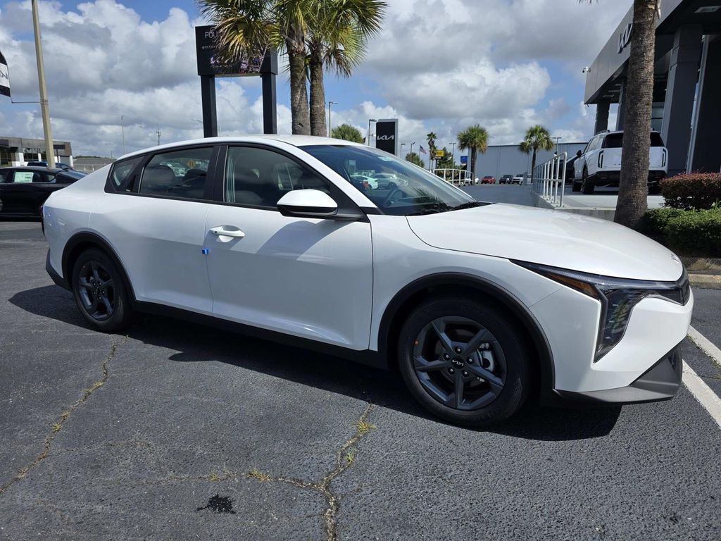 2026 Kia K4 LXS AT's photo