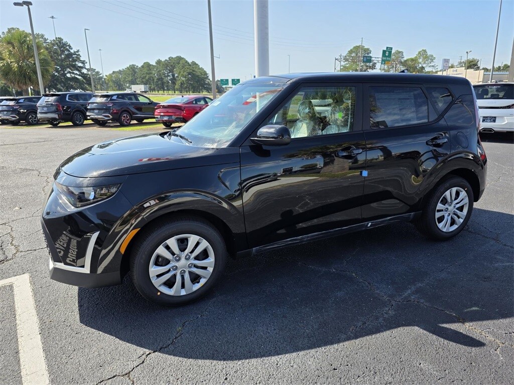 New 2025 Kia Soul LX Hatchback