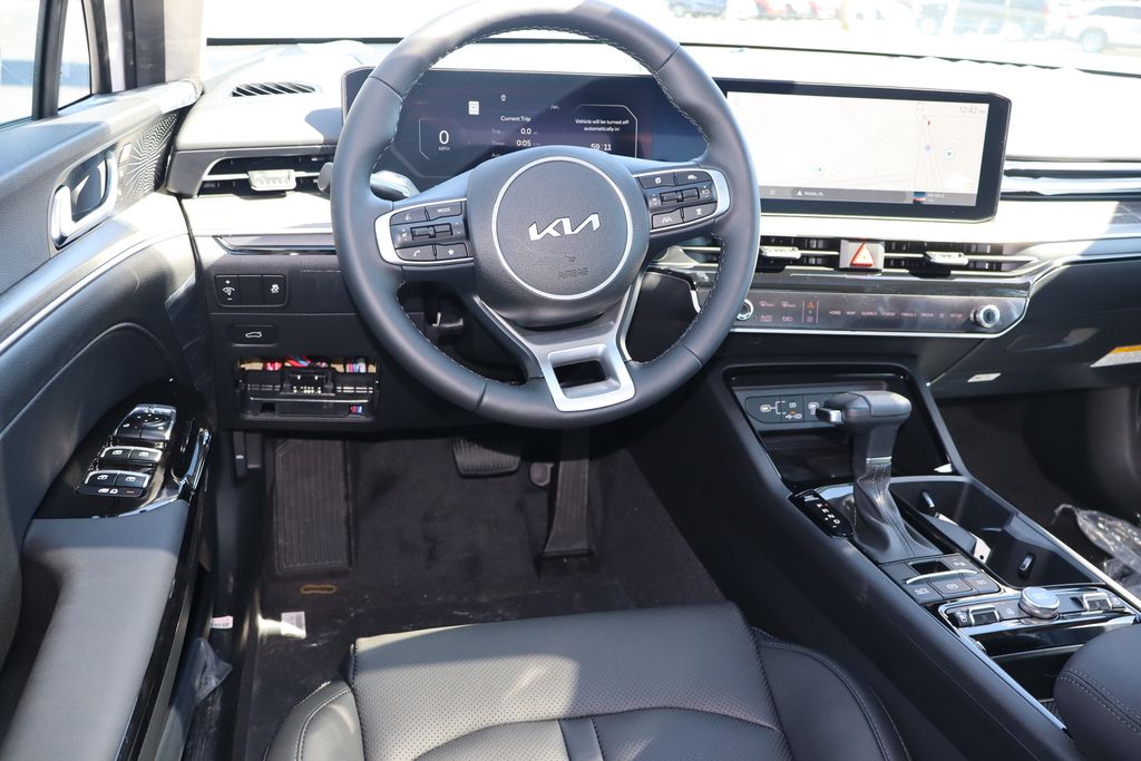 2025 Kia K5 EX - Photo 5