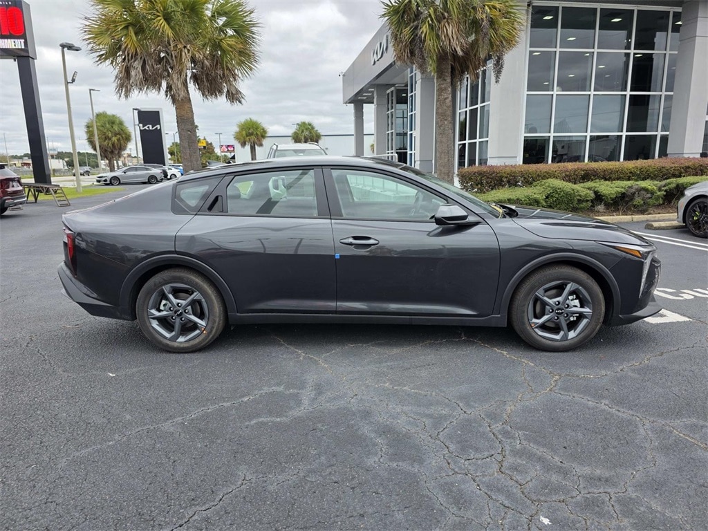 New 2025 Kia K4 LXS Sedan