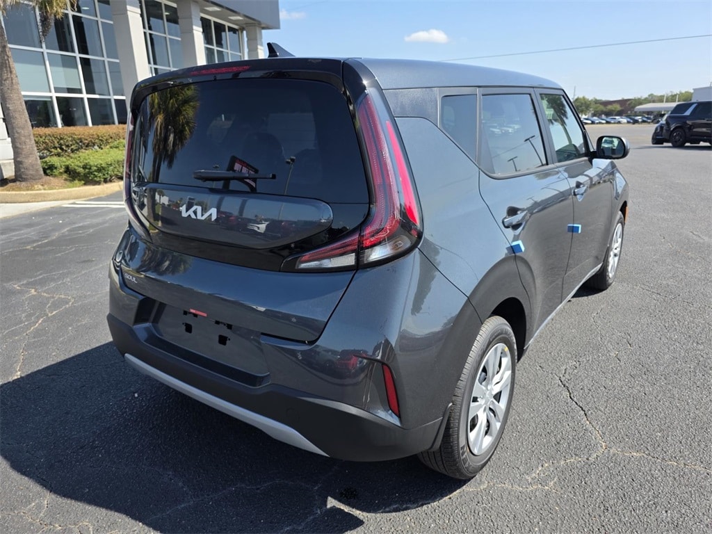 New 2025 Kia Soul LX Hatchback
