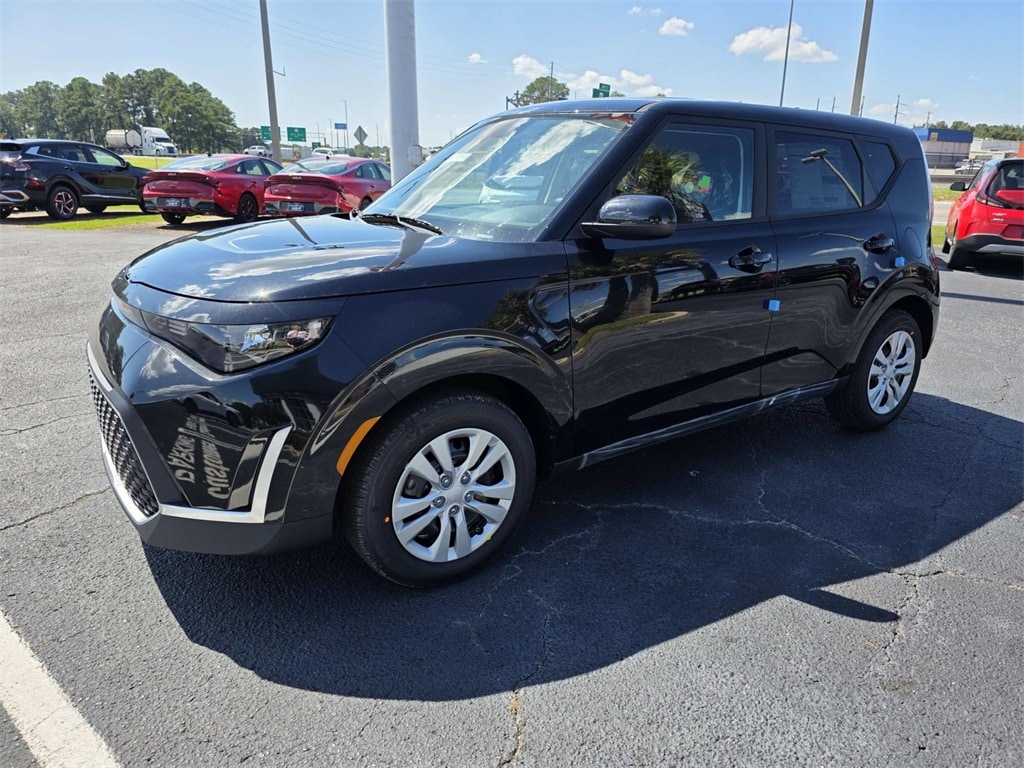 New 2025 Kia Soul LX Hatchback