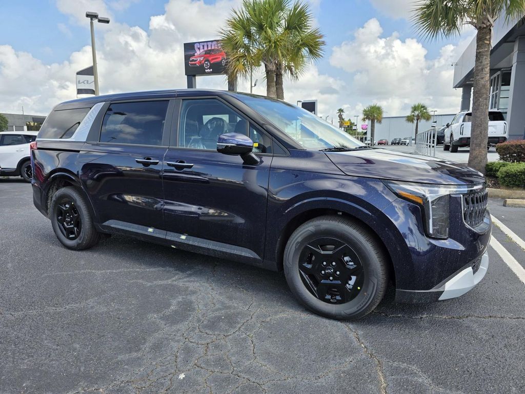 2026 Kia Sedona LX's photo