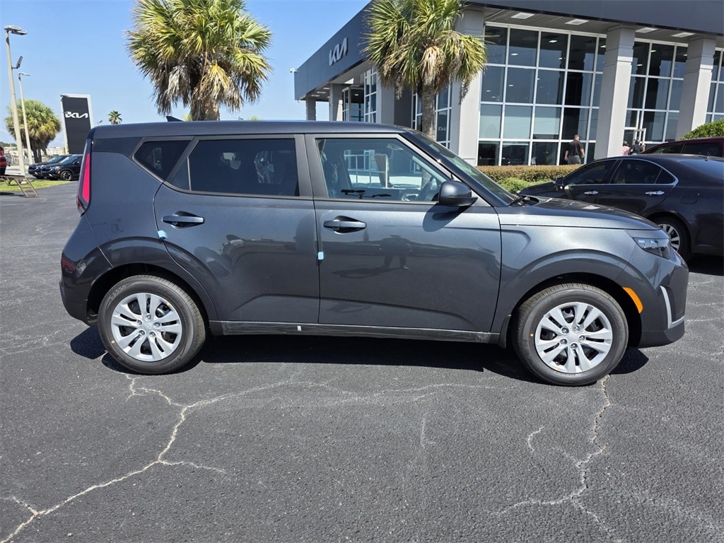 New 2025 Kia Soul LX Hatchback
