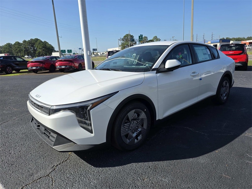 New 2025 Kia K4 LX Sedan