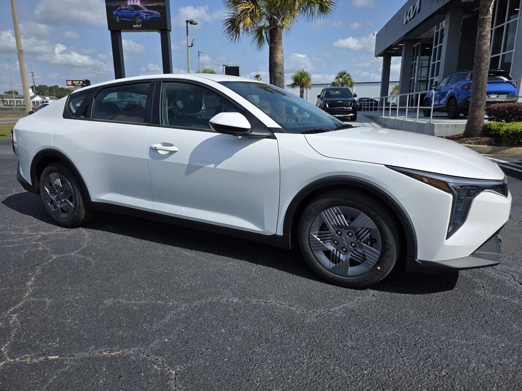 2026 Kia K4 LX AT's photo