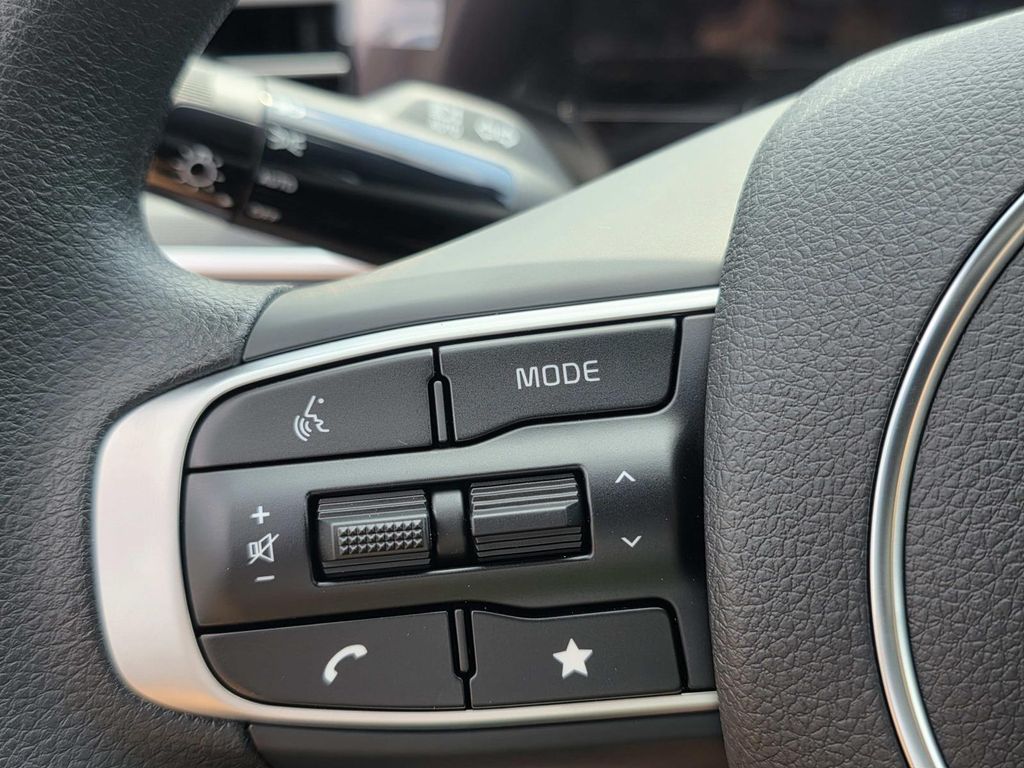 2026 Kia K5 LXS - Photo 8