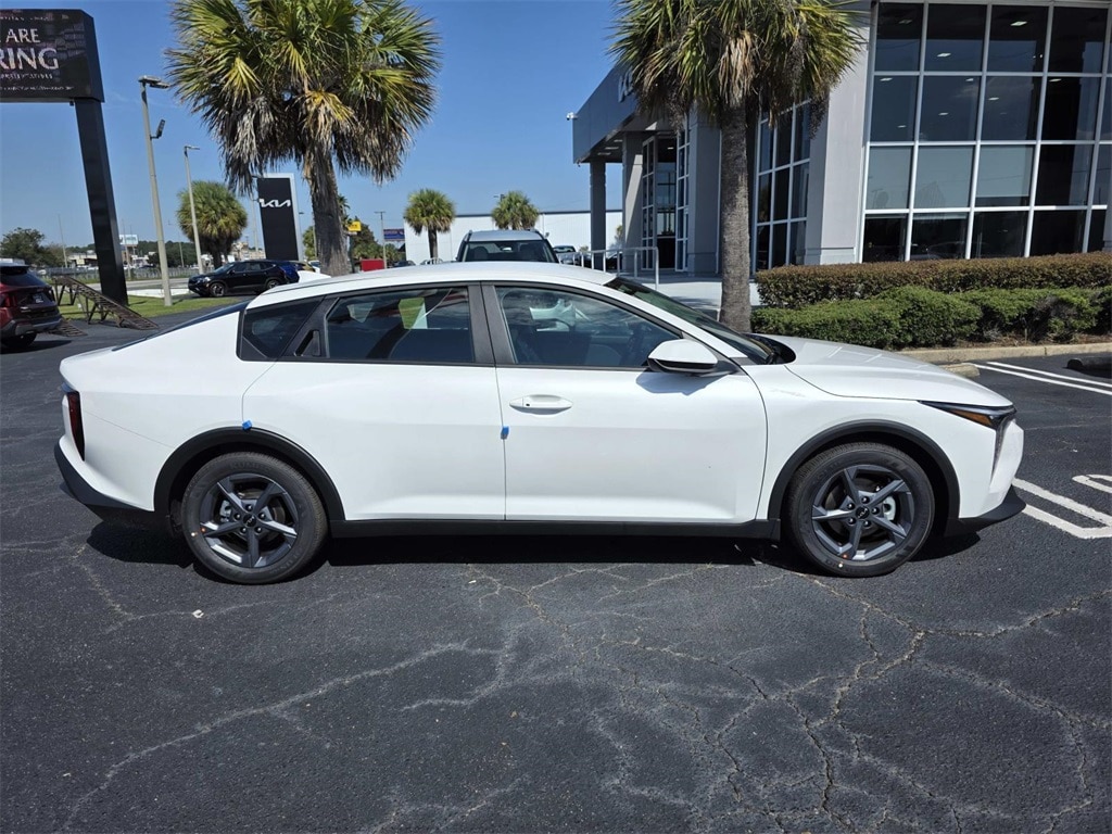 New 2025 Kia K4 LXS Sedan