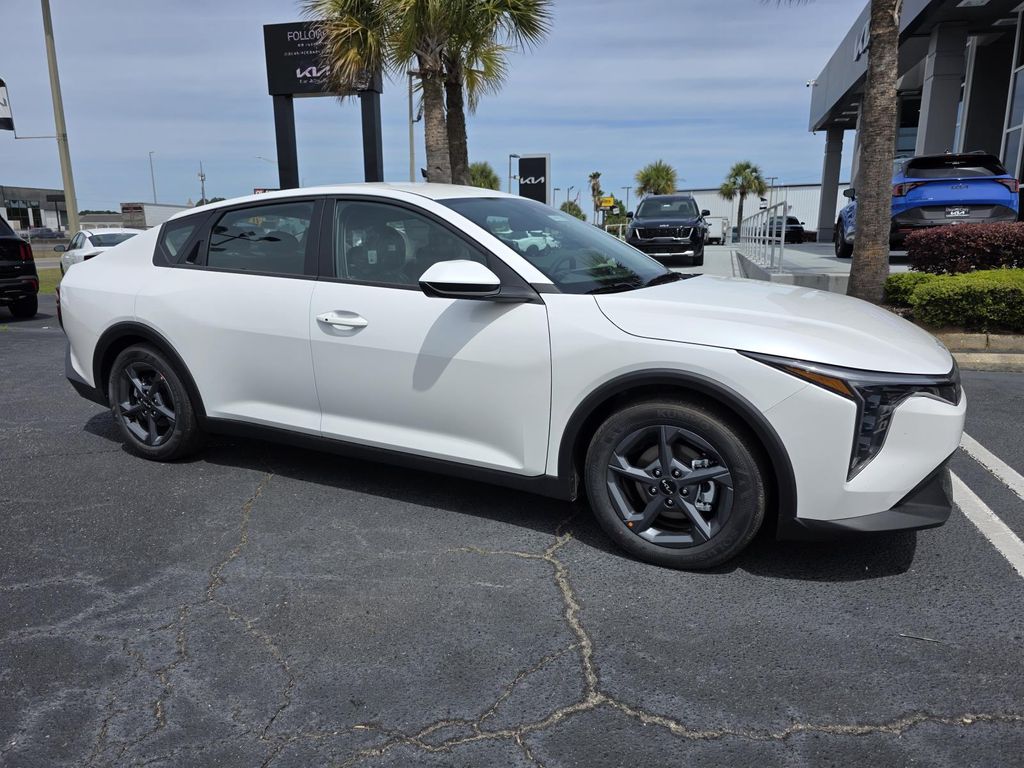 2026 Kia K4 LXS AT's photo