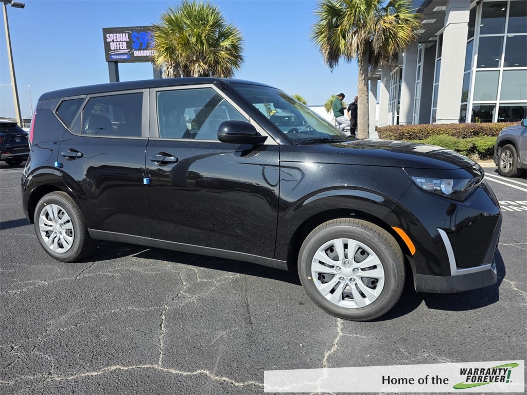 2025 Kia Soul LX's photo