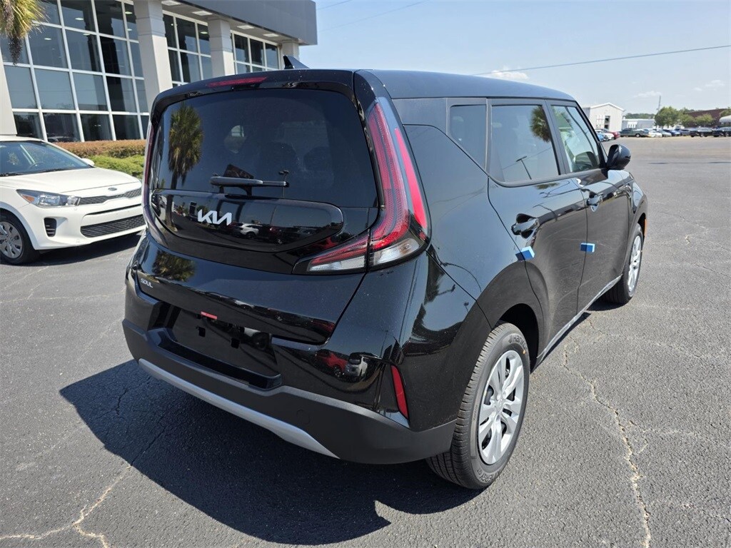 New 2025 Kia Soul LX Hatchback