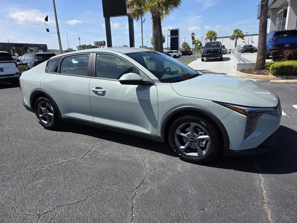 2026 Kia K4 LXS AT's photo