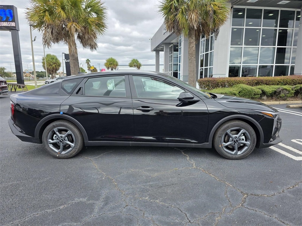 New 2025 Kia K4 LXS Sedan