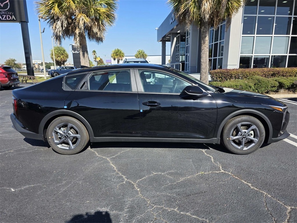 New 2025 Kia K4 LXS Sedan