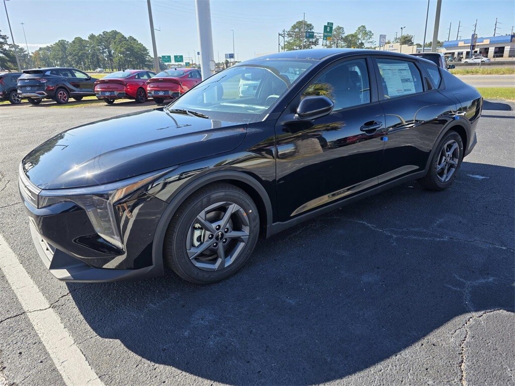 New 2025 Kia K4 LXS Sedan