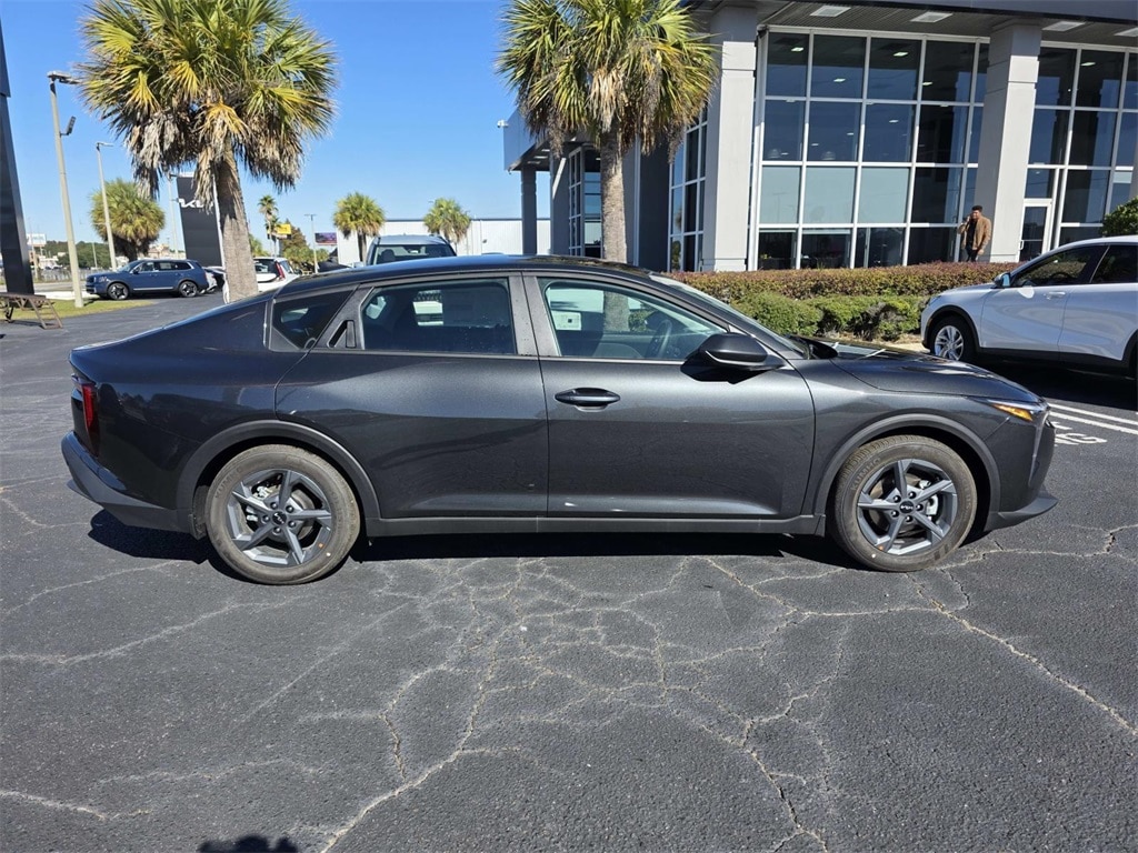 New 2025 Kia K4 LXS Sedan