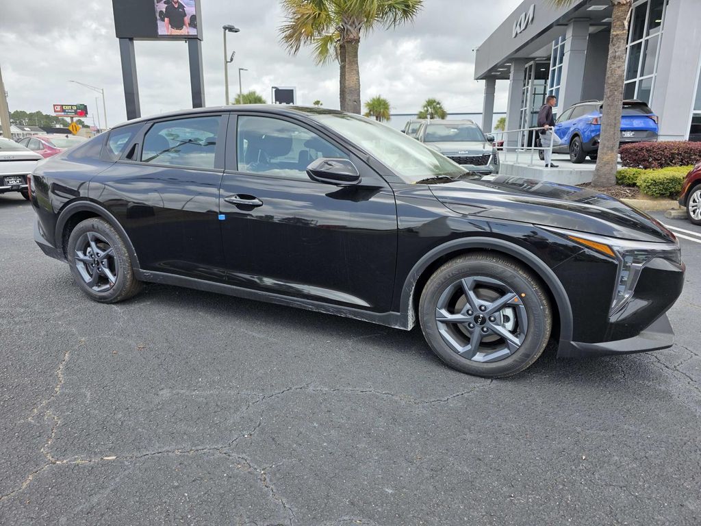 2026 Kia K4 LXS AT's photo
