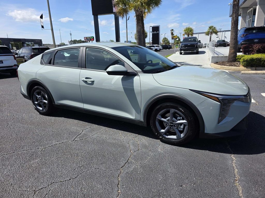 2026 Kia K4 LXS AT's photo