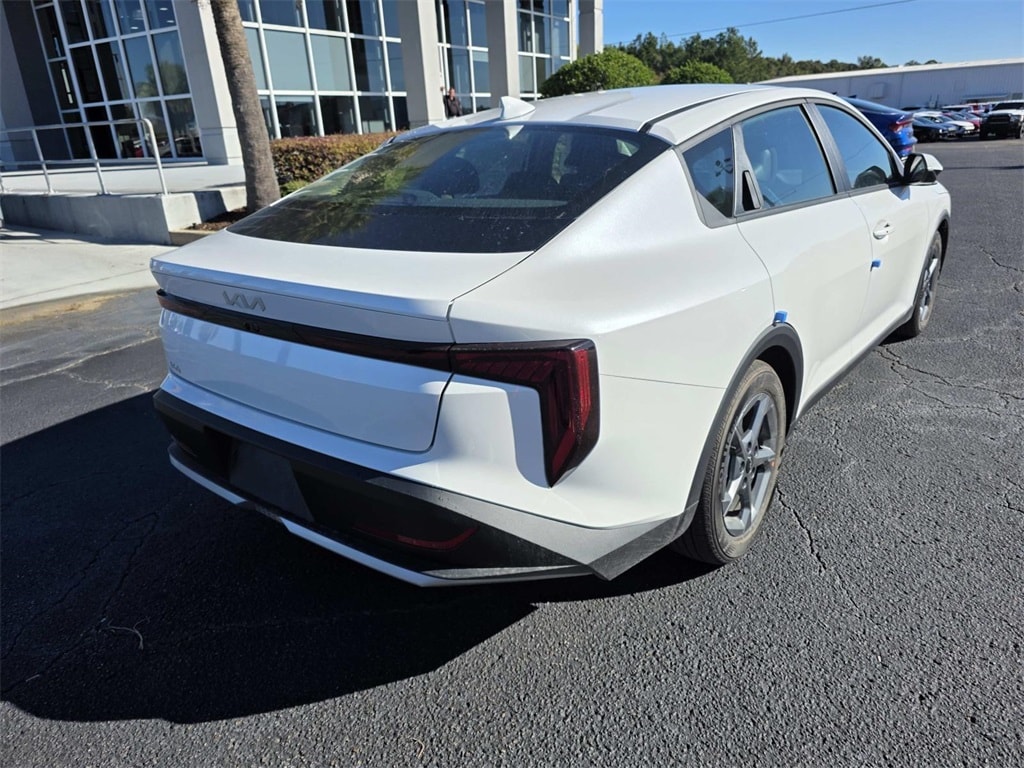 New 2025 Kia K4 LXS Sedan