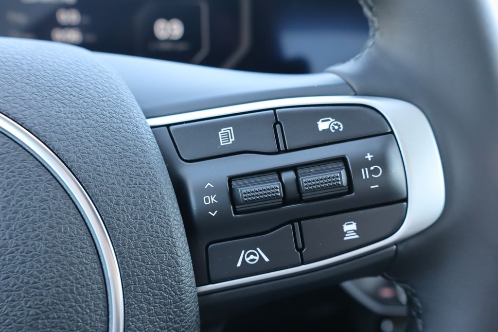2025 Kia K5 EX - Photo 12