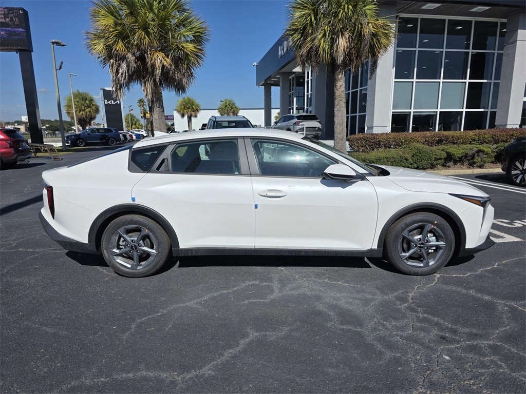 New 2025 Kia K4 LXS Sedan