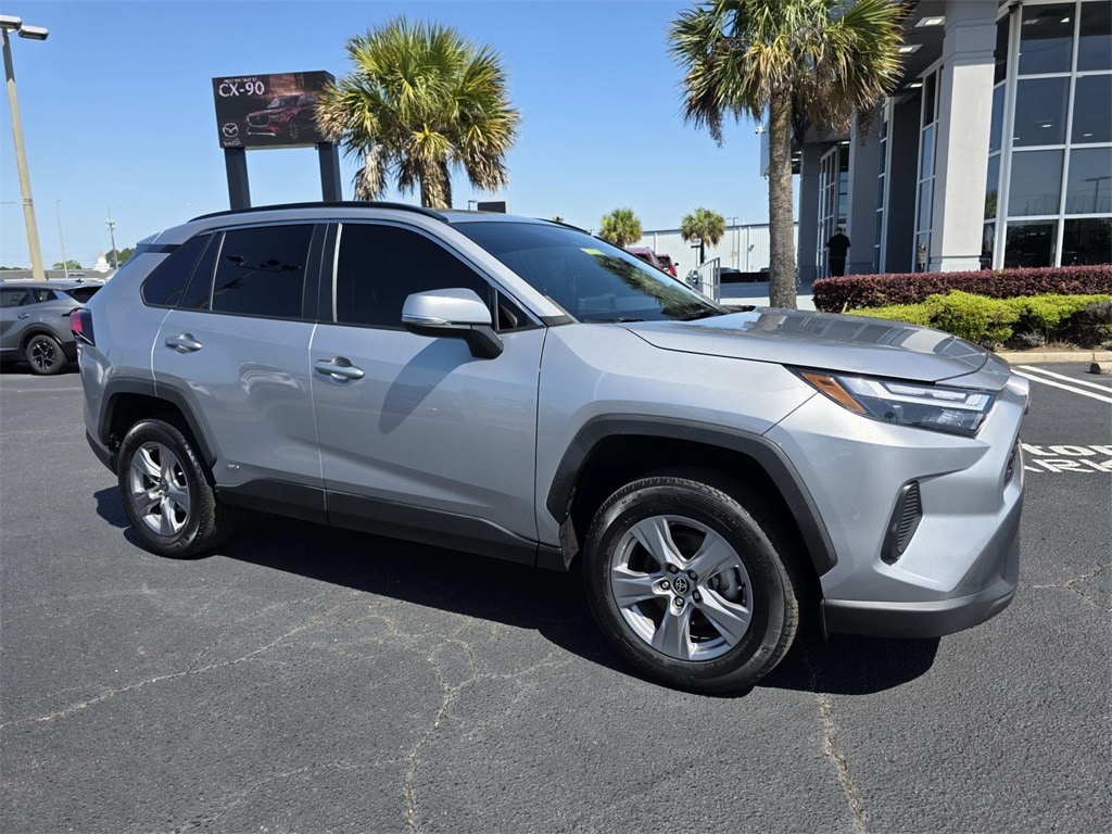 2022 Toyota RAV4 XLE's photo