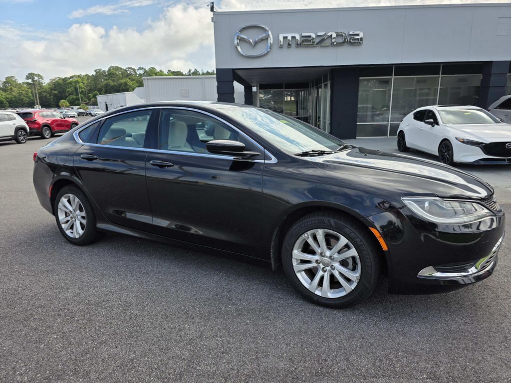 2016 Chrysler 200 Limited's photo