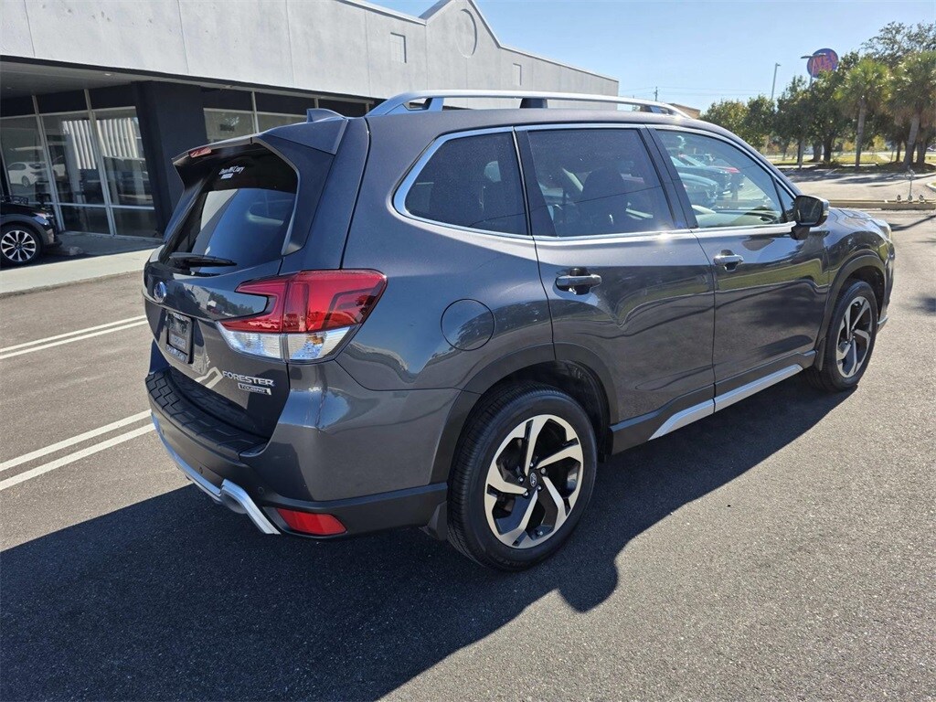 2022 Subaru Forester Touring photo 3