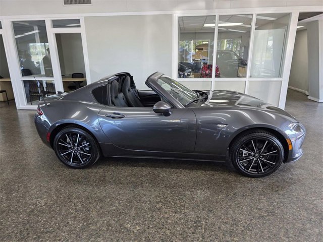 2025 Mazda MX-5 Miata Miata RF Grand Touring photo 3